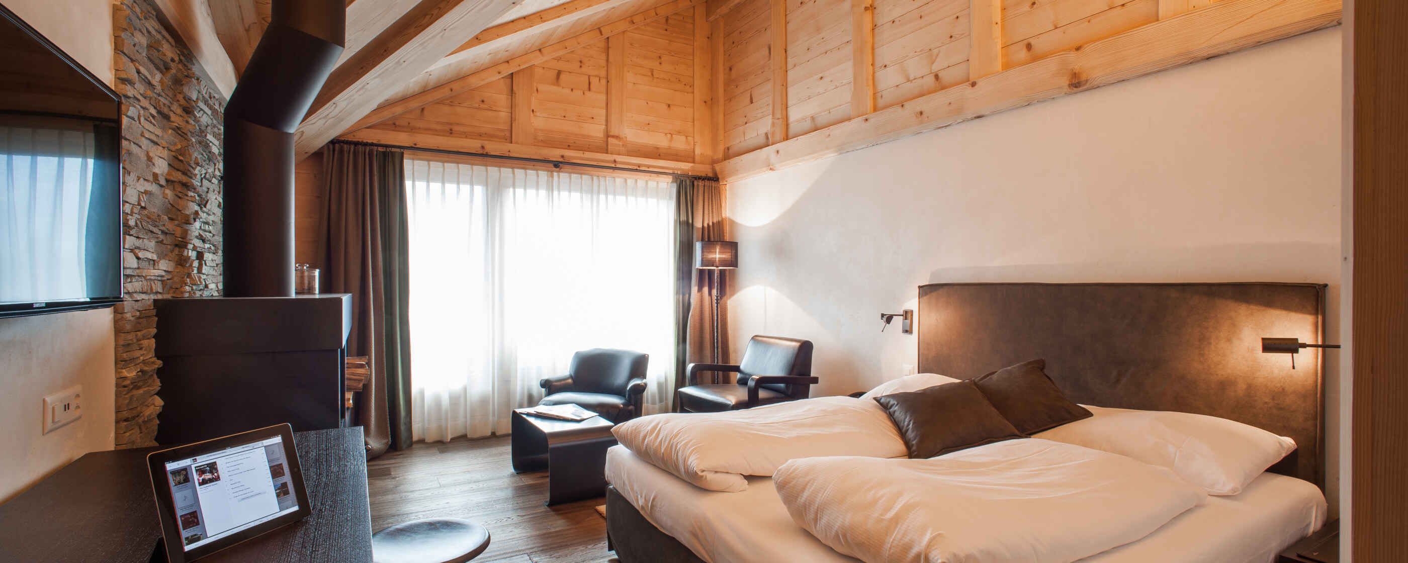 Hotel Bernerhof, Gstaad: Aussenansicht Sommer