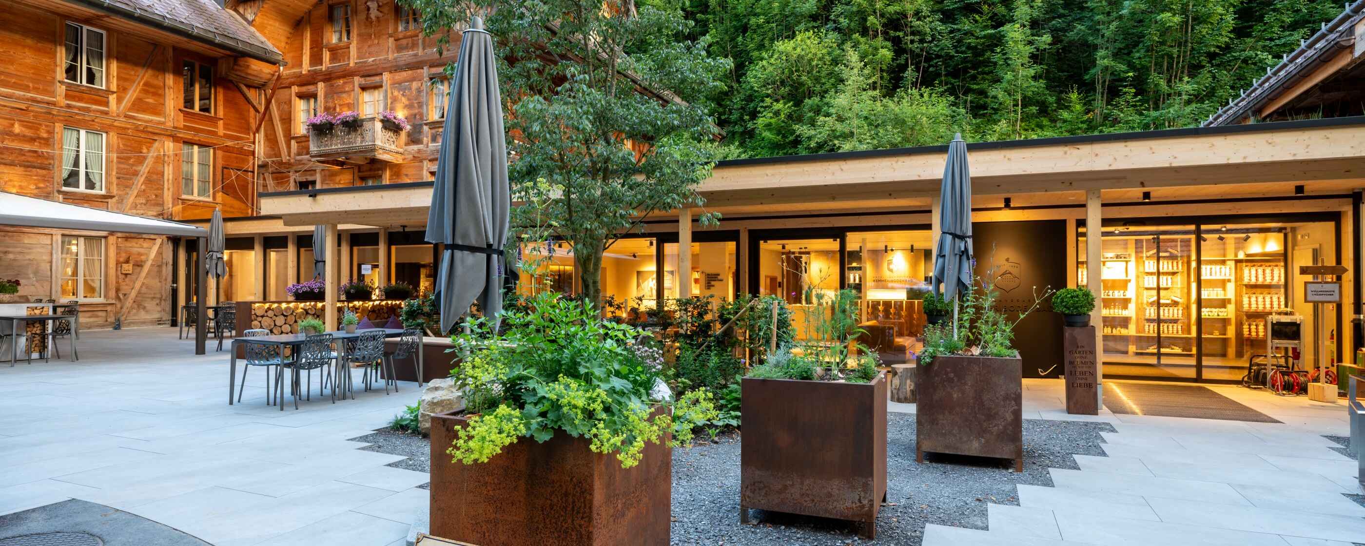 Hotel Kemmeriboden-Bad, Schangnau: Aussenansicht Sommer