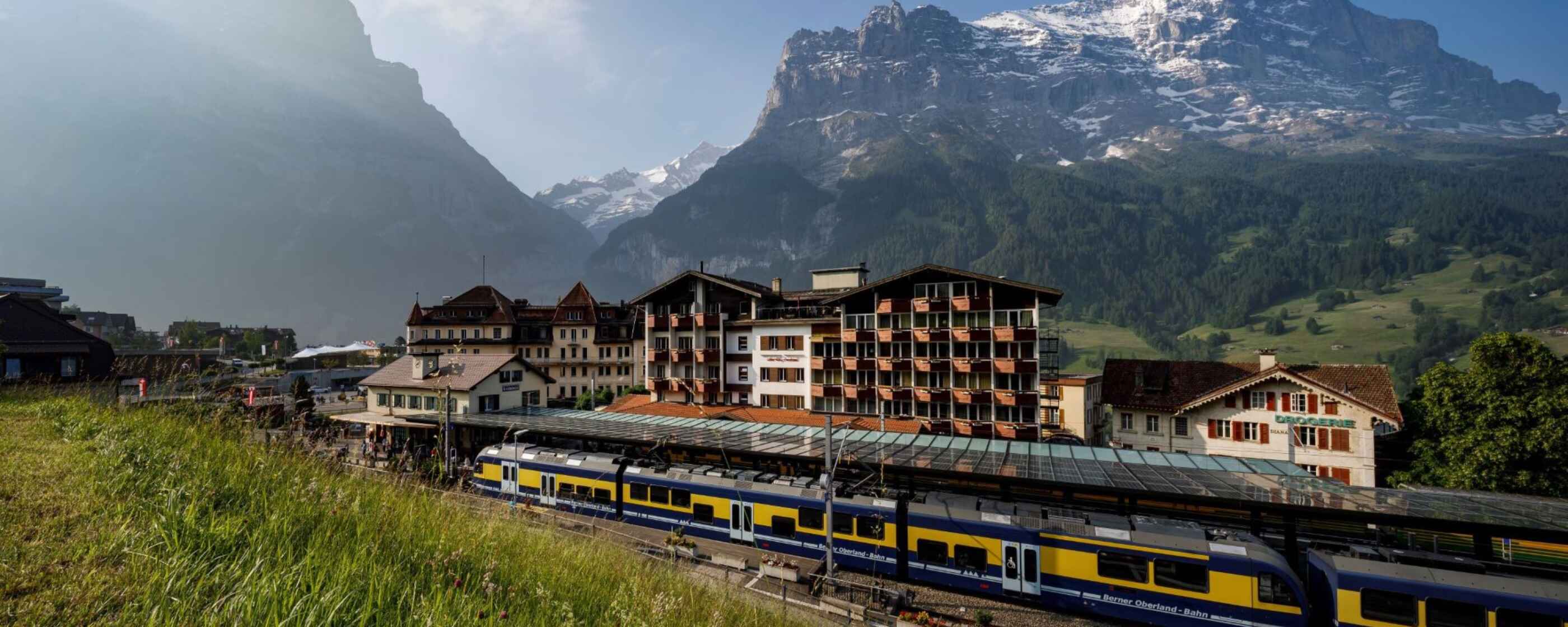 Hotel Derby, Grindelwald: Aussenansicht Sommer