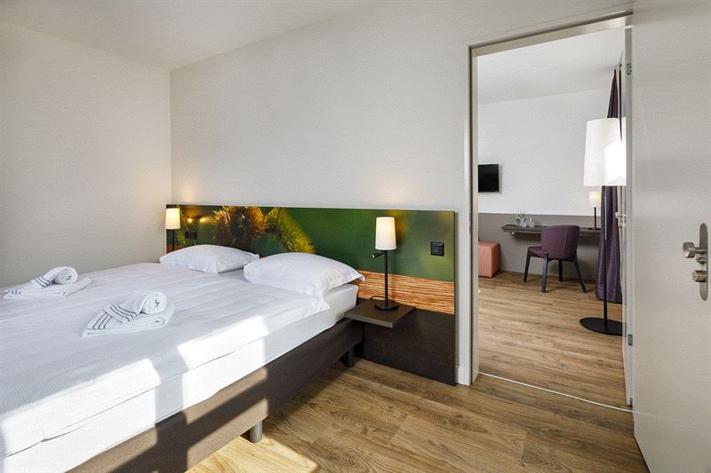 Hotel Bellinzona Sud, Bellinzona: Familienzimmer mit Verbindungstüre und Terrasse