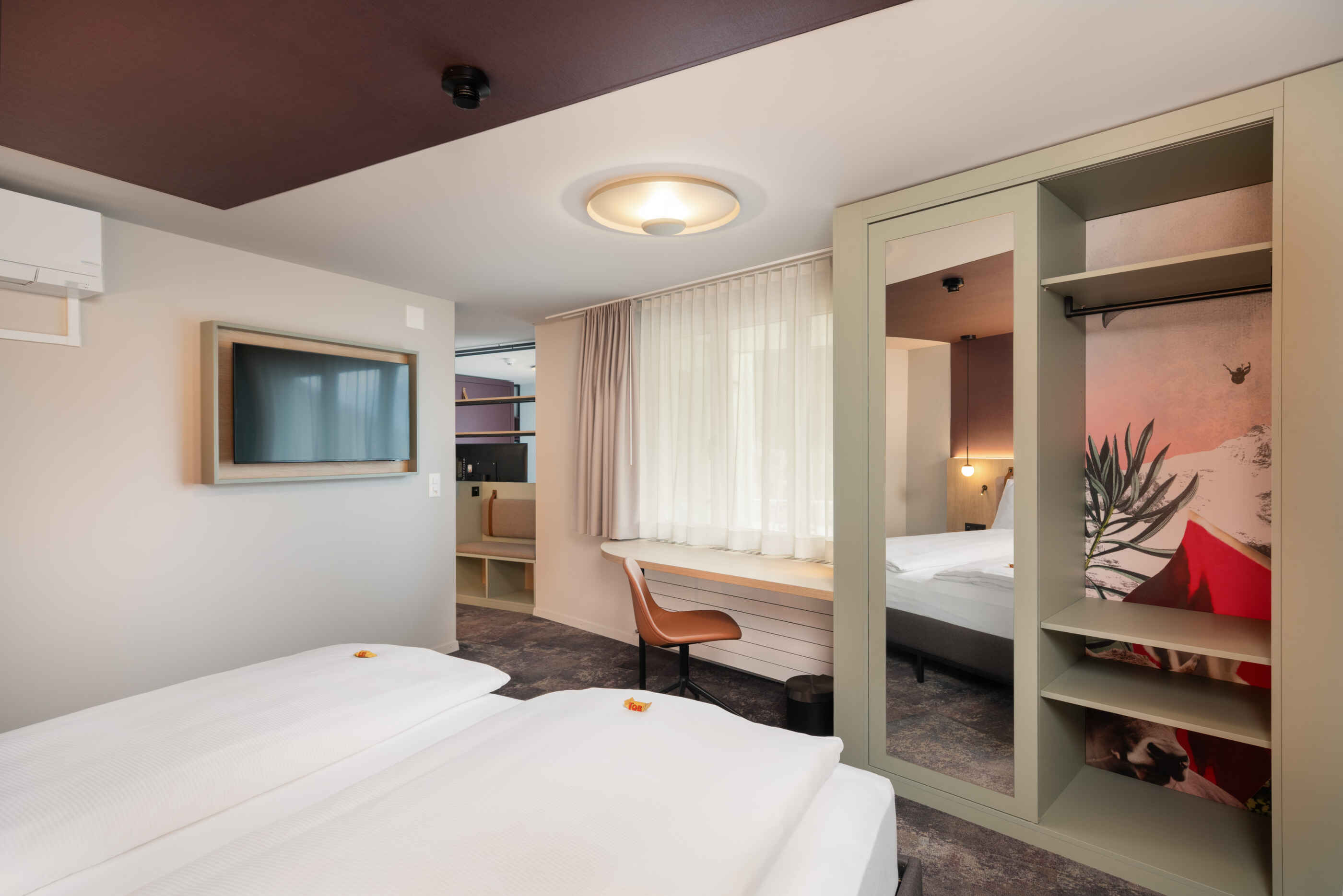 Hotel Stella, Interlaken: Panoramazimmer mit Dachterrasse