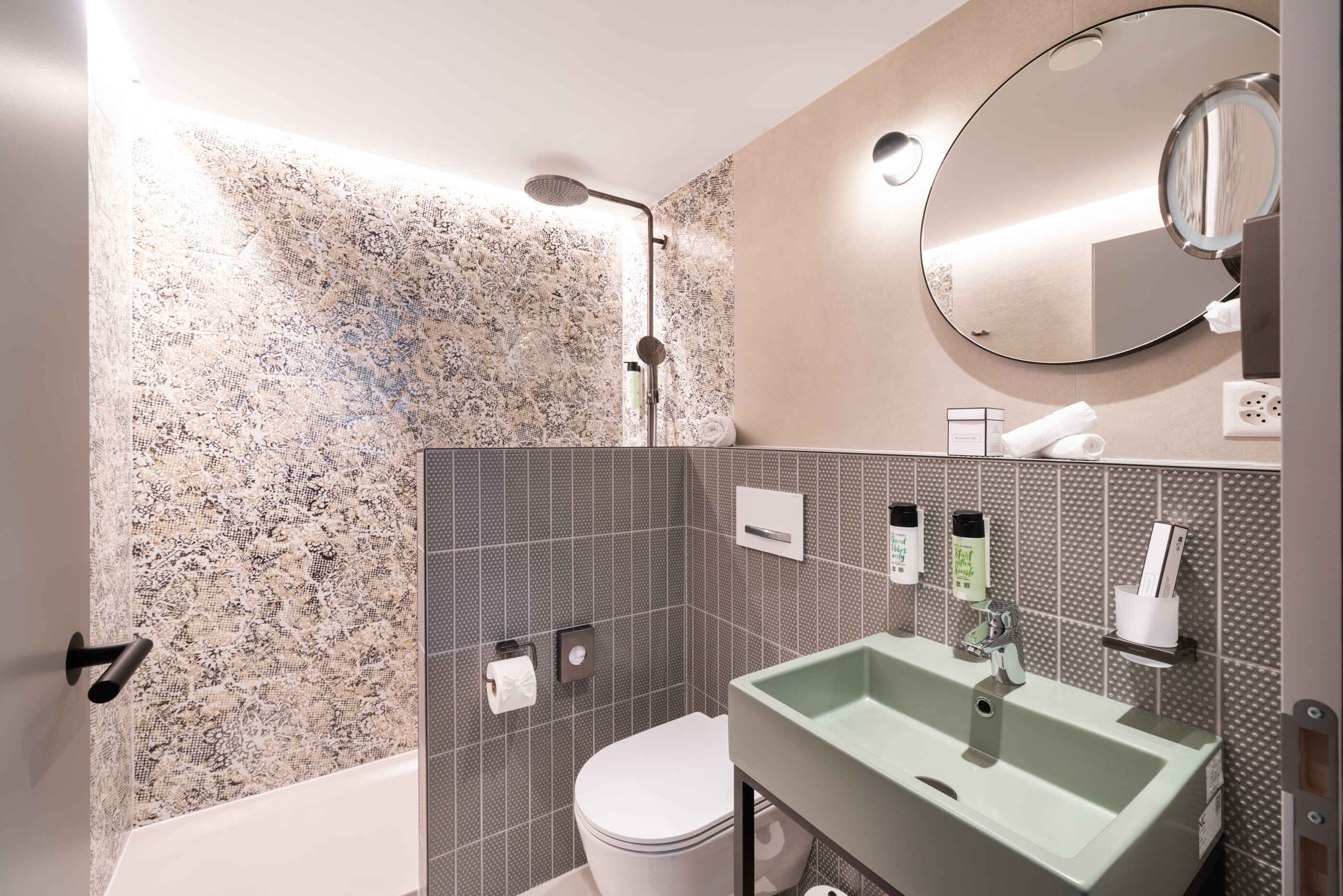 Hotel Stella, Interlaken: Panoramazimmer mit Dachterrasse