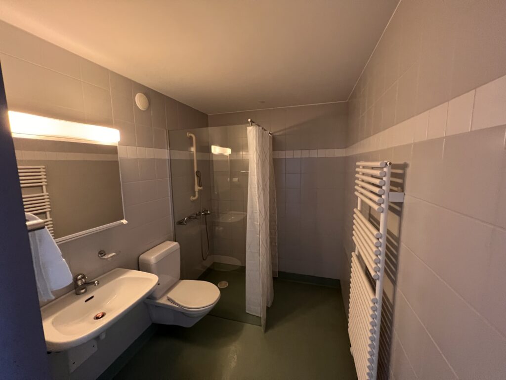 Herisau Apartments: Apartment Terra Olivia Badezimmer