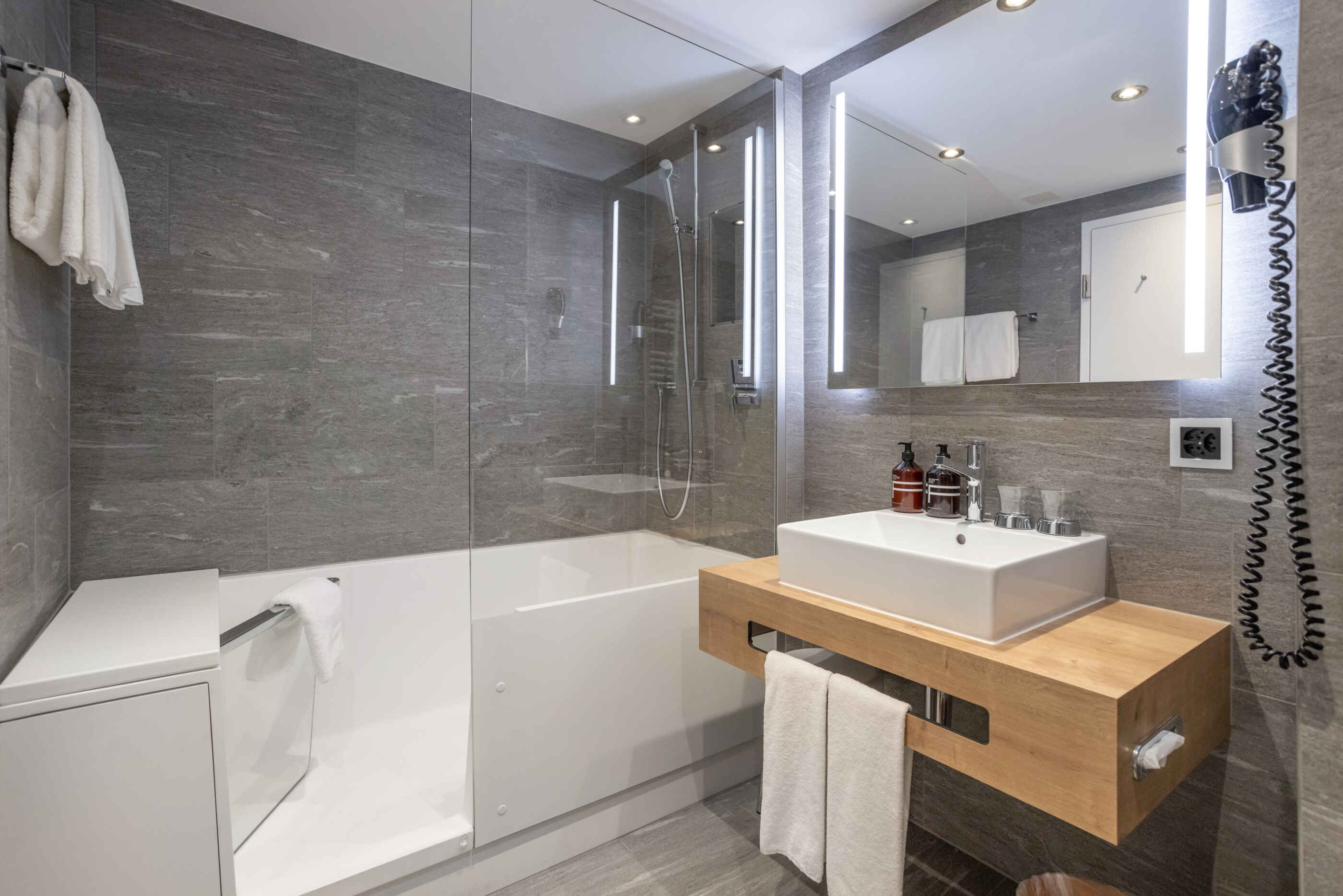 Quarto twin superior com ar condicionado