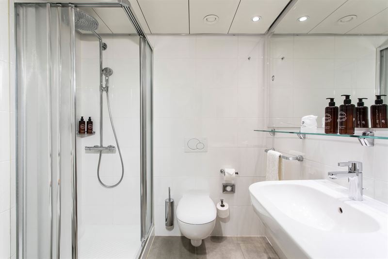 Hotel Lugano Dante, Lugano: Doppelzimmer Badezimmer