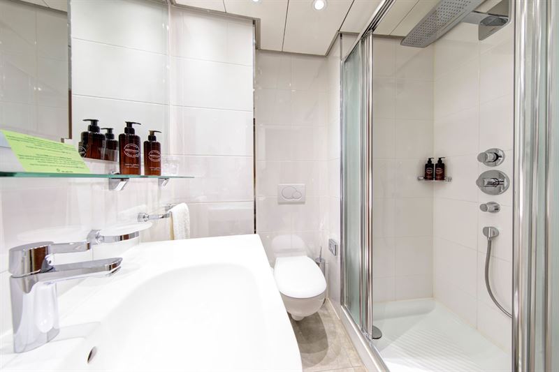 Hotel Lugano Dante, Lugano: Doppelzimmer Badezimmer