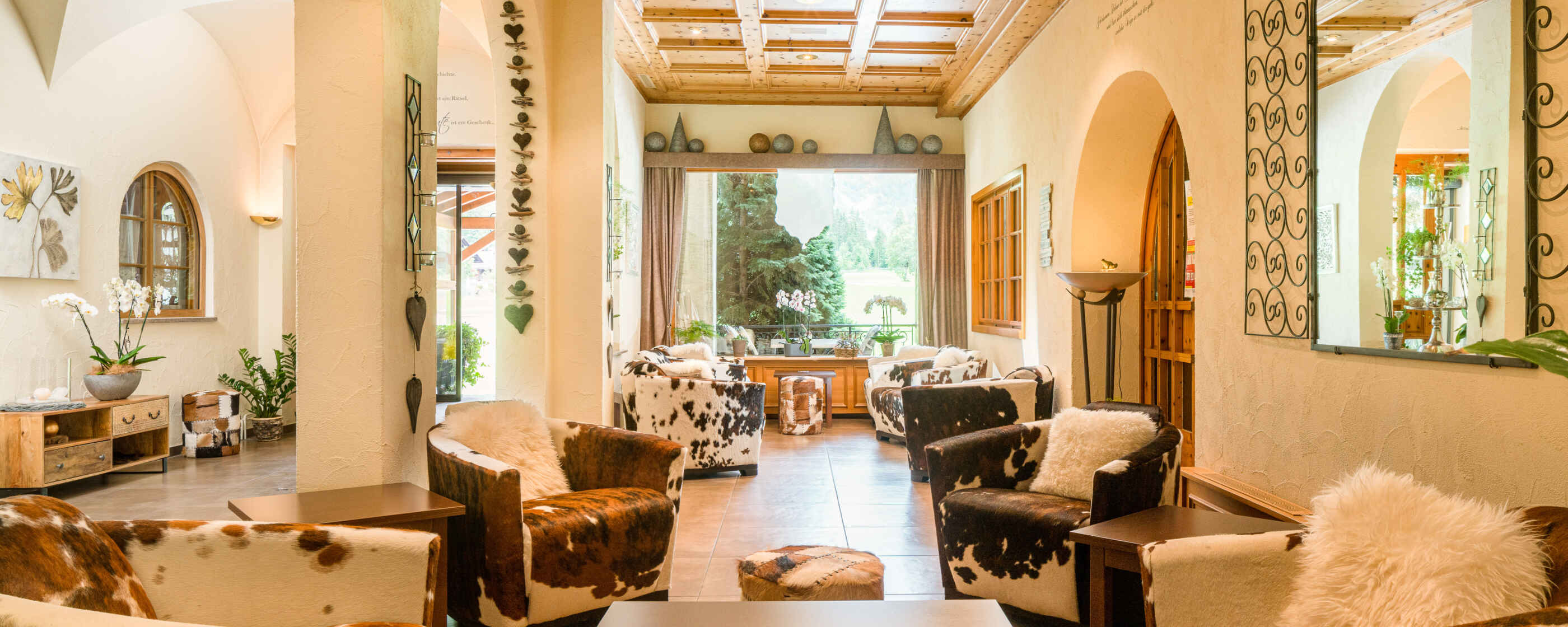 Hotel Bernerhof, Kandersteg: Aussenansicht Sommer