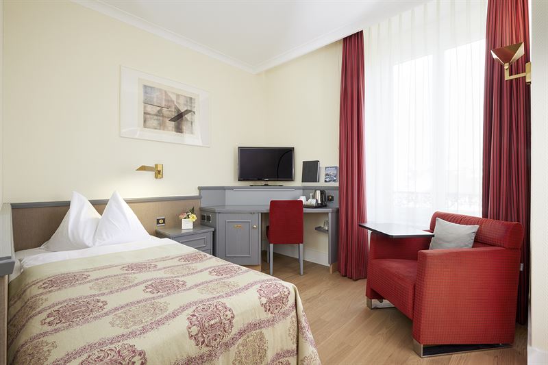 Seehotel Waldstätterhof, Brunnen: Standard Doppelzimmer mit Bergsicht - ohne Balkon