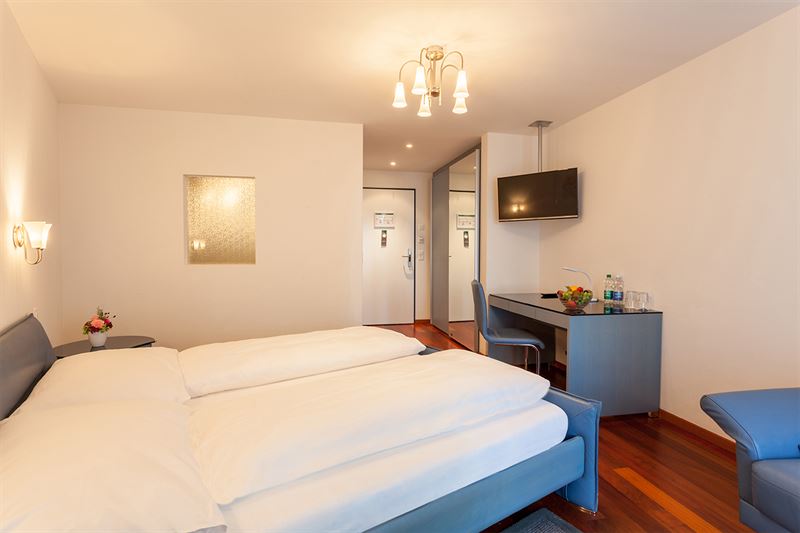 Hotel Weisses Rössli, Brunnen: Standard Doppelzimmer mit Balkon