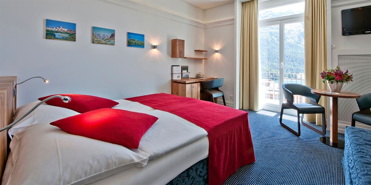 Hotel Schweizerhof, St. Moritz: Superior Doppelzimmer mit Seeblick und Balkon oder Terrasse