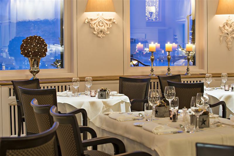 Hôtel Schweizerhof, St. Moritz : Salle Segantini