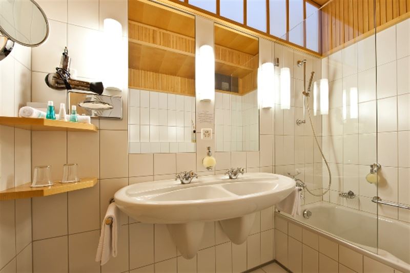 Hôtel Schweizerhof, St. Moritz : Chambre double standard côté village "Piz Corviglia