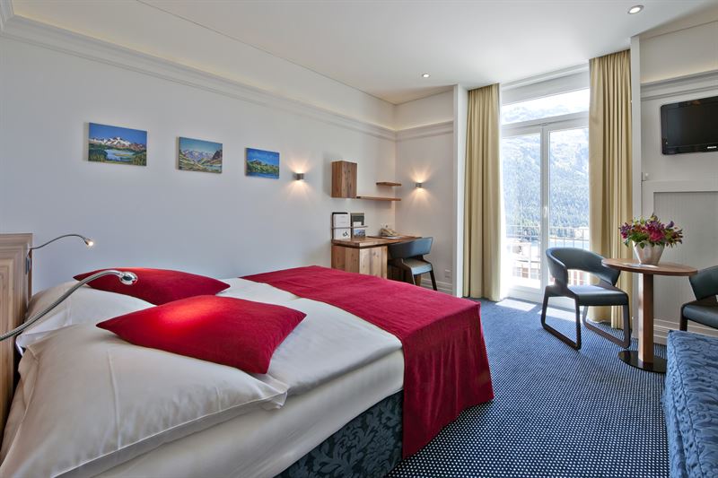 Hôtel Schweizerhof, St. Moritz : chambre double supérieure avec vue sur le lac "Piz da Staz 