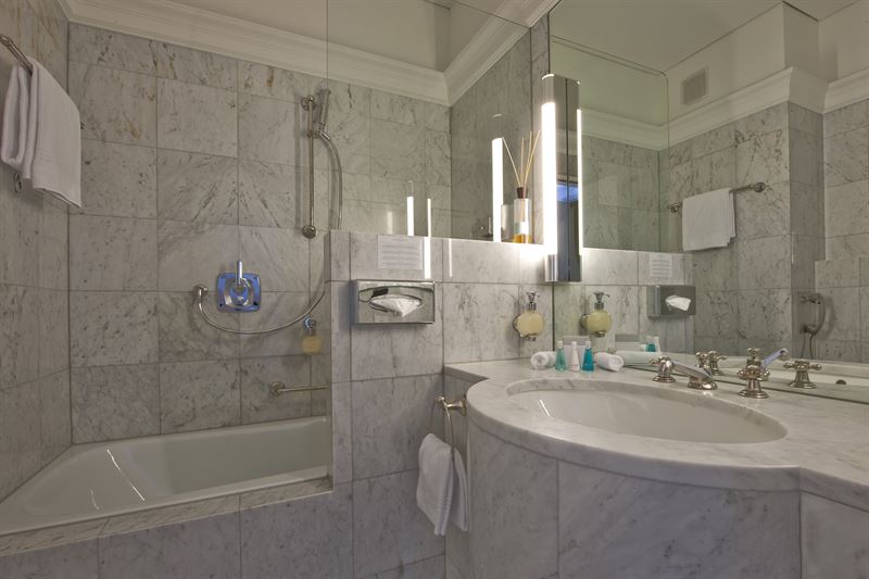 Hôtel Schweizerhof, St. Moritz : Salle de bains