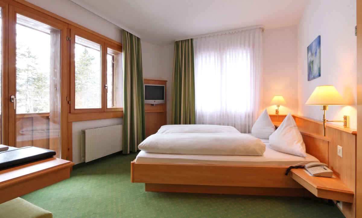 Hotel Bernerhof, Kandersteg: Standard Zweibettzimmer - Bergsicht
