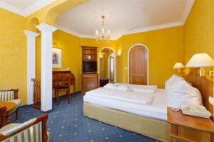 Superior Zimmer mit King Size Bett und Bergsicht