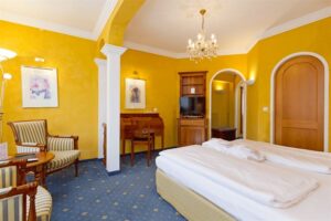 Superior Zimmer mit King Size Bett und Bergsicht