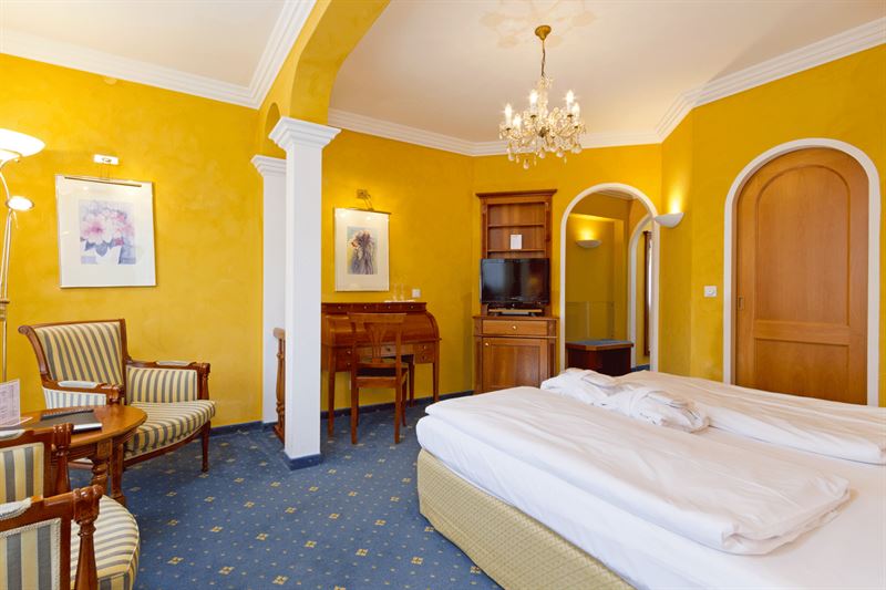 Superior Zimmer mit King Size Bett und Bergsicht