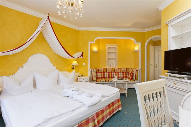 Superior Zimmer mit King Size Bett und Bergsicht