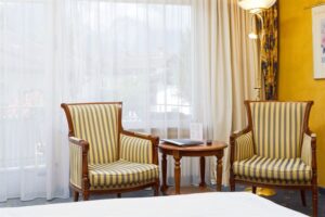 Superior Zimmer mit King Size Bett und Bergsicht