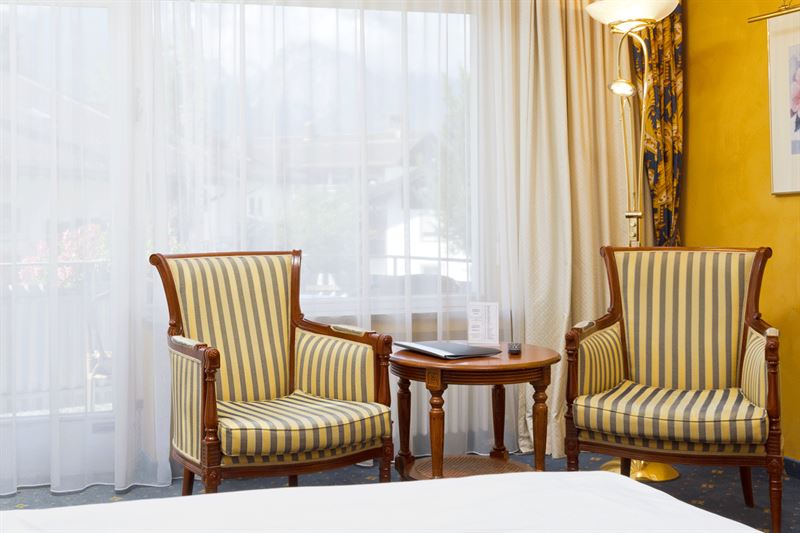 Superior Zimmer mit King Size Bett und Bergsicht