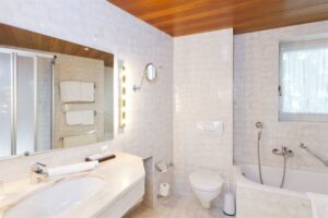 Superior Zimmer mit King Size Bett und Bergsicht