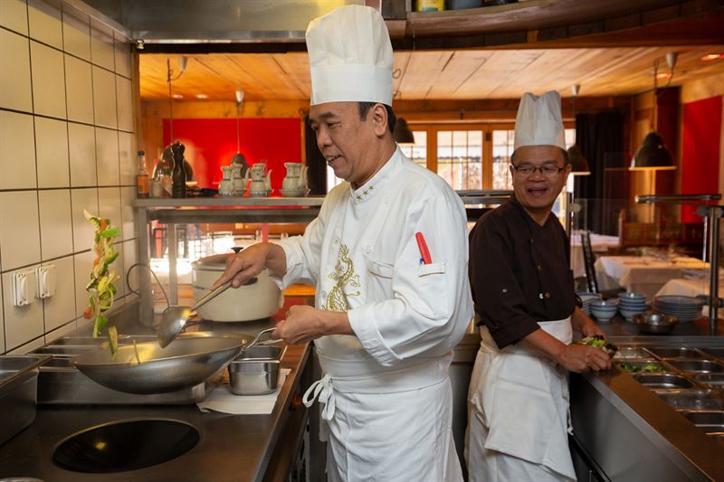 Hotel Bernerhof, Gstaad: Restaurant Blun-Chi