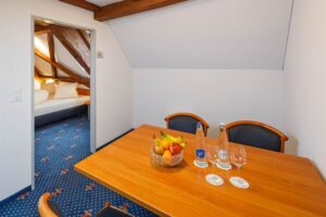 Historische Residenz Lindeneck, Güttingen: Familien Zimmer