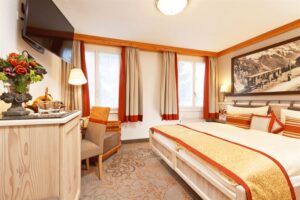 Hotel Eiger, Mürren: Doppelzimmer Waldseite