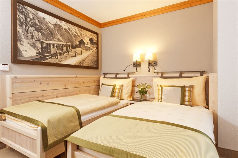Hotel Eiger, Mürren: Doppelzimmer Waldseite