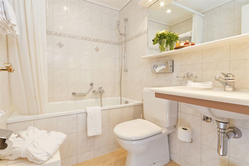 Hotel Eiger, Mürren: Doppelzimmer Waldseite