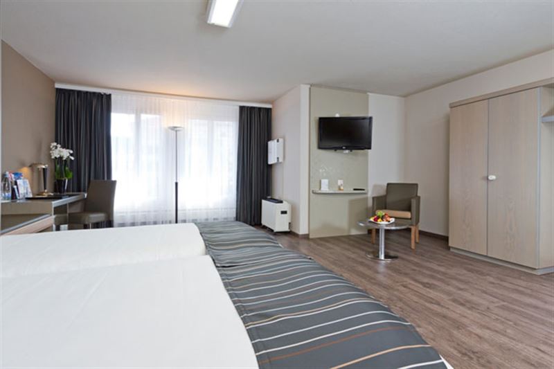 Doppelzimmer Strassenseite oder Bahnseite mit Klimaanlage