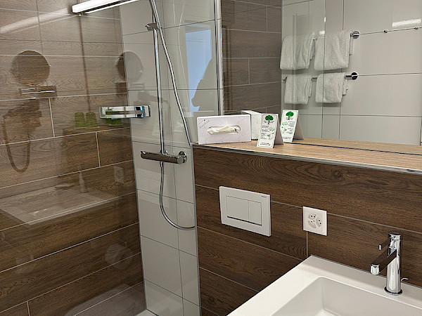 Junior Suite mit Balkon; Badezimmer