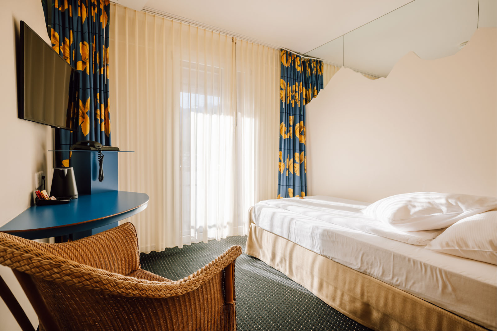 Hotel Stella, Interlaken: Einfaches Zimmer mit kleinem Doppelbett