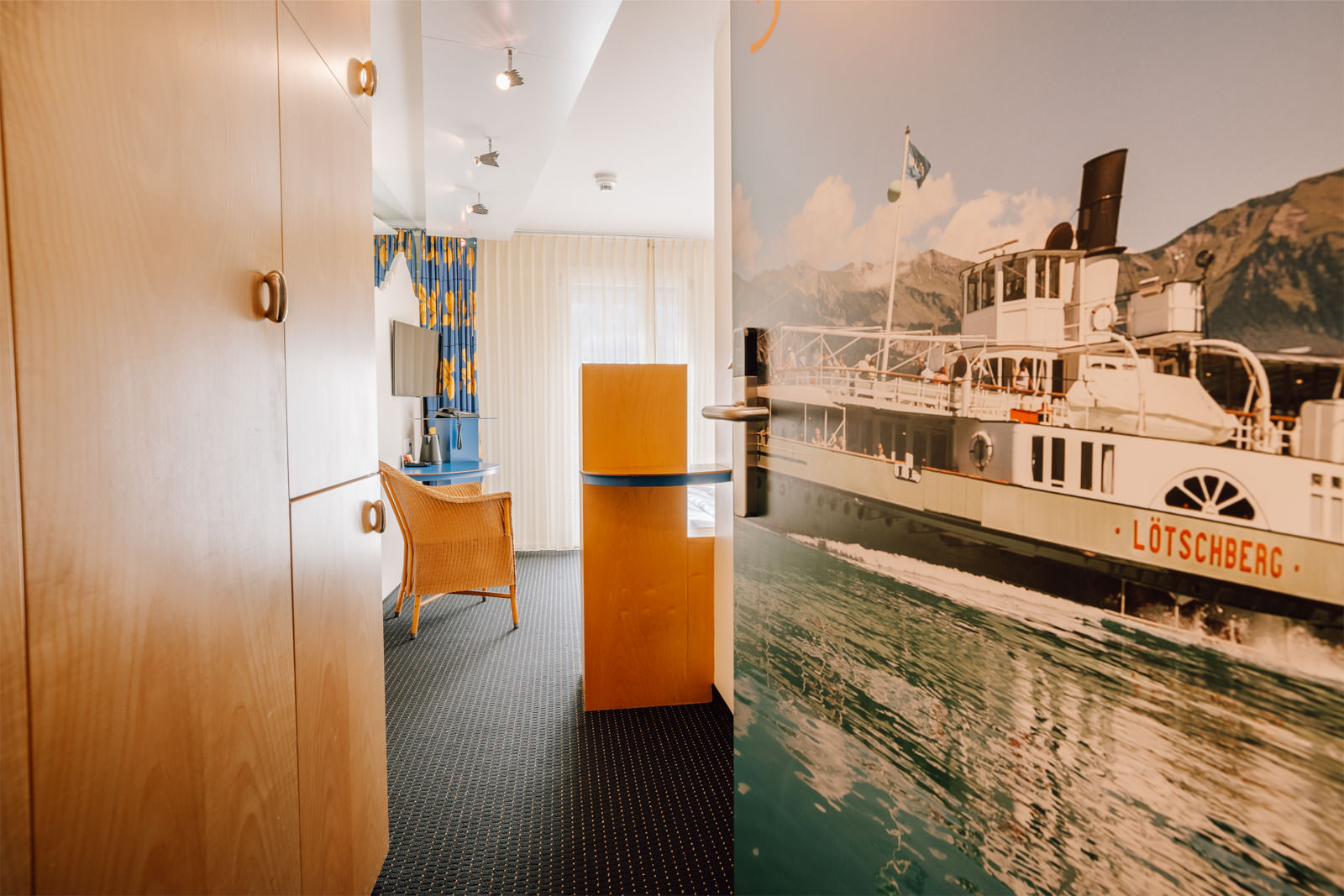 Hotel Stella, Interlaken: Einfaches Zimmer mit kleinem Doppelbett