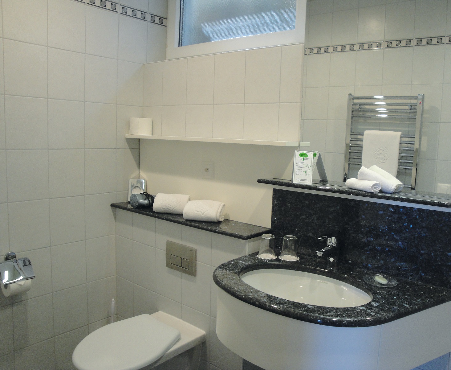 Zweibettzimmer mit Seesicht und Klimaanlage