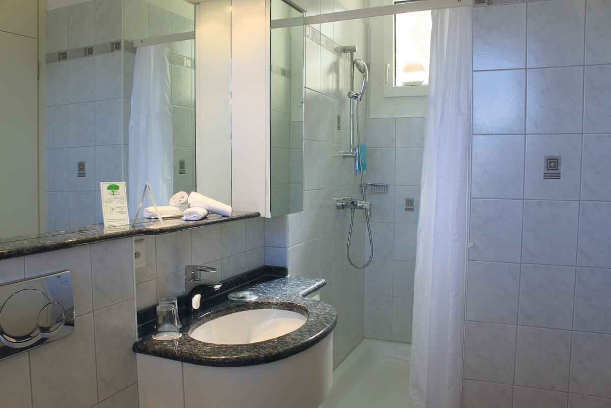 Zweibettzimmer mit Seesicht und Klimaanlage