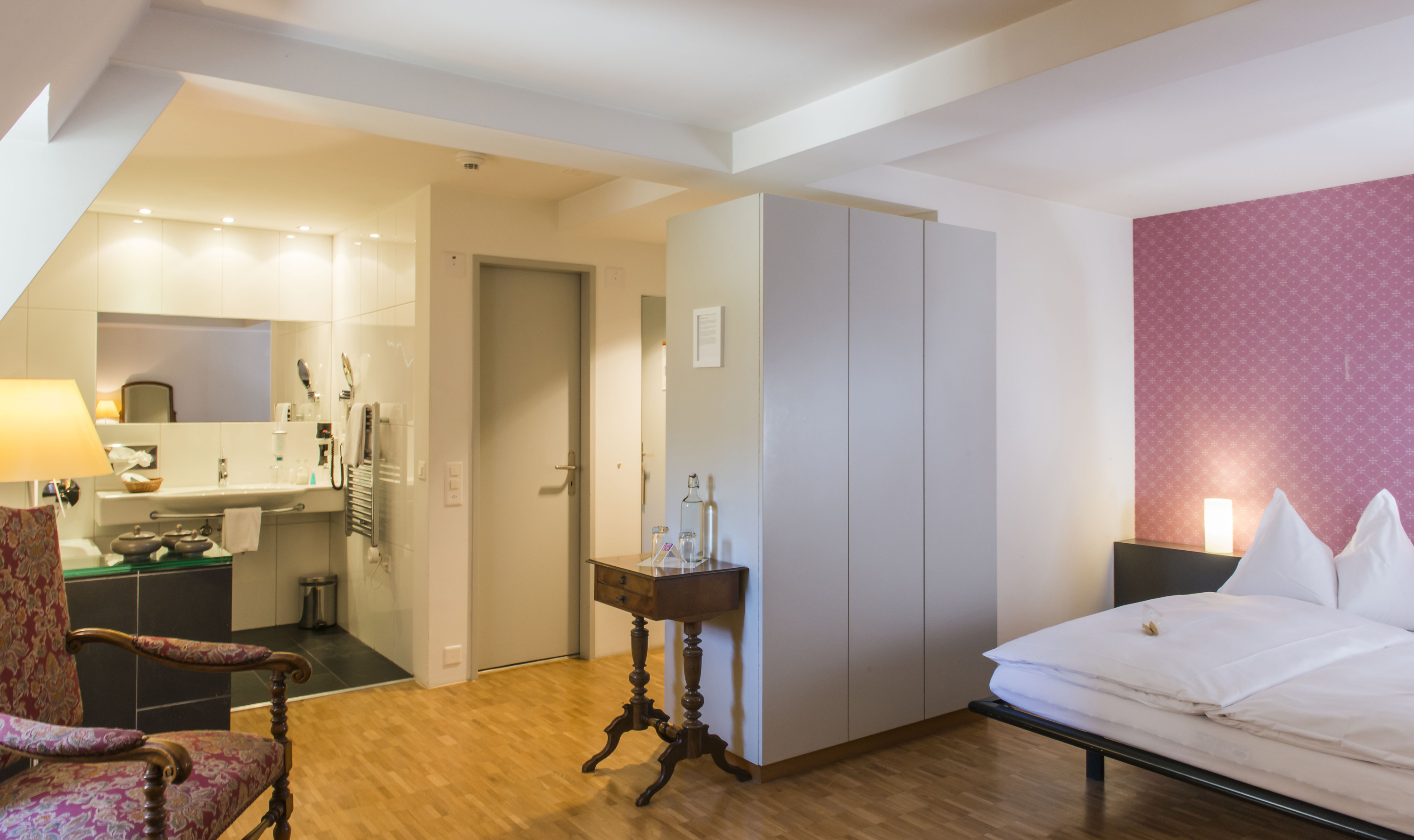 Schloss Münchenwiler: Schlosszimmer